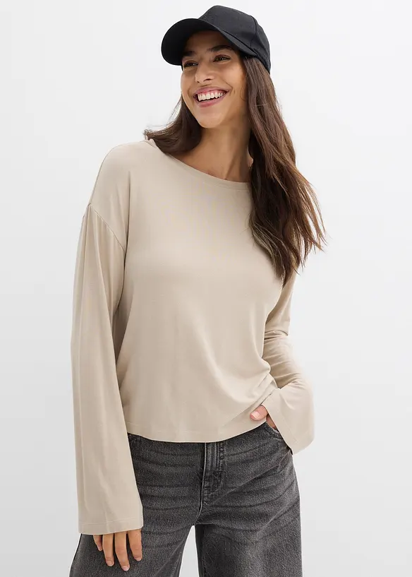 Oversize-Shirt aus fließendem Viskose-Elasthan-Mix in beige von vorne (im Anschnitt) - bonprix