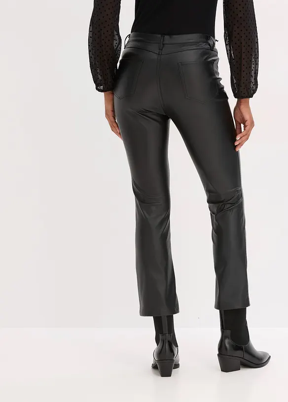 Lederimitat-Hose in schwarz von hinten - bonprix