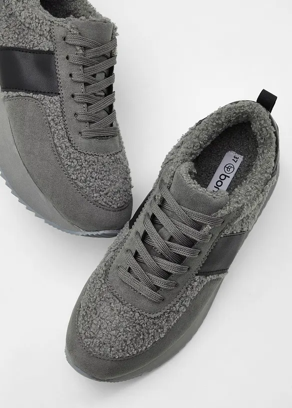 Gefütterter Plateau-Sneaker in grau - bonprix
