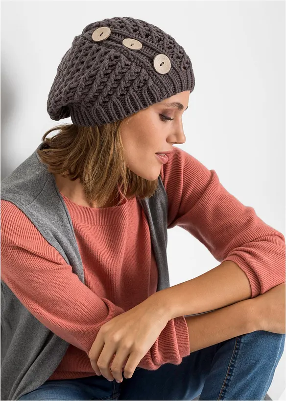 gestrickte Mütze mit Knöpfen in grau von vorne (im Anschnitt) - bonprix