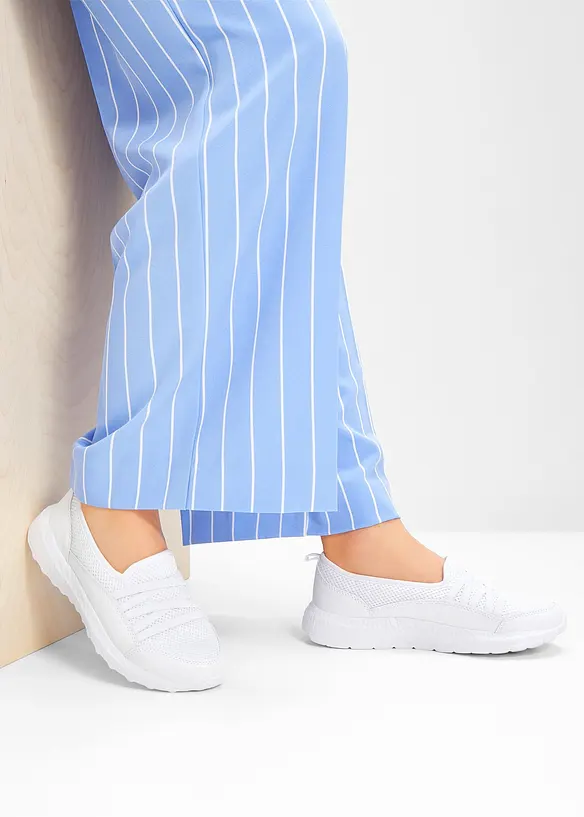 Komfort-Slip-On-Sneaker mit leichter Sohle in weiß - bonprix