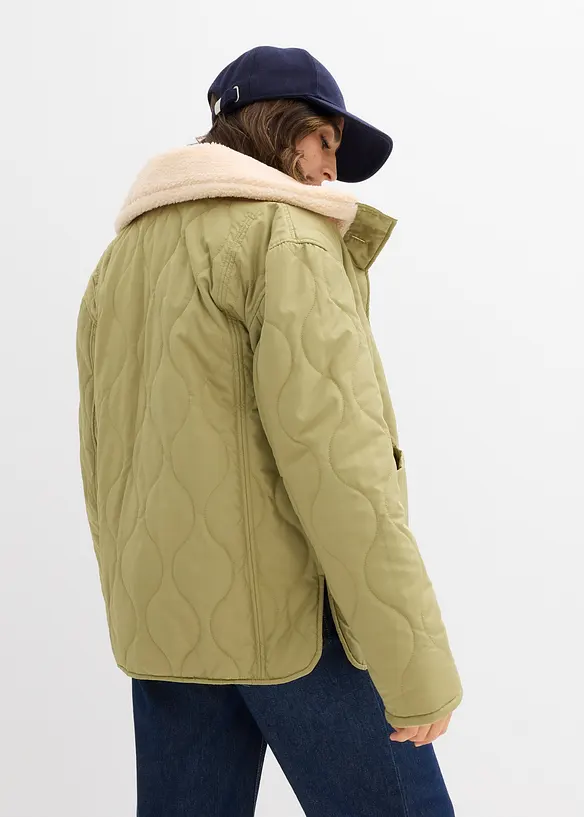 3-in-1 Leichte Umstandsjacke mit Teddyfutter und Trageeinsatz in grün von hinten (im Anschnitt) - bonprix