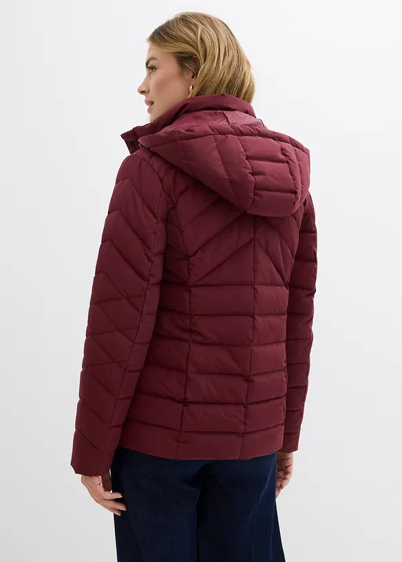 Leichte Steppjacke mit abnehmbarer Kapuze in rot von hinten (im Anschnitt) - bonprix