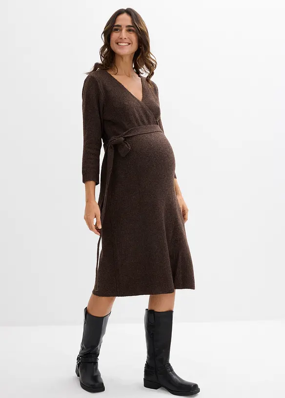 Superweiches Umstands- und Stillstrickkleid mit 3/4 Ärmeln in braun von vorne (Totalaufnahme) - bonprix