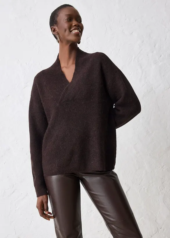 Pullover aus wärmendem Alpaka-Mix in braun von vorne (im Anschnitt) - bonprix