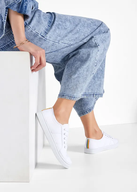 Sneaker aus Baumwoll-Canvas mit Stickerei in weiß - bonprix