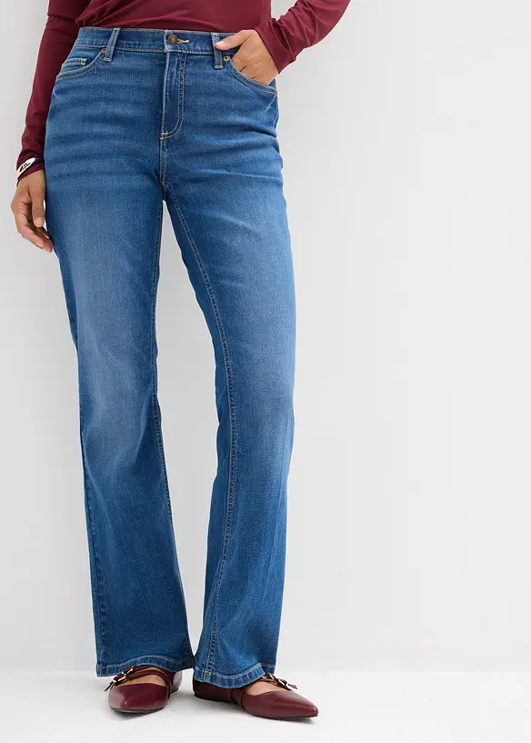 Flared-Jeans Mid Waist in blau von vorne - bonprix