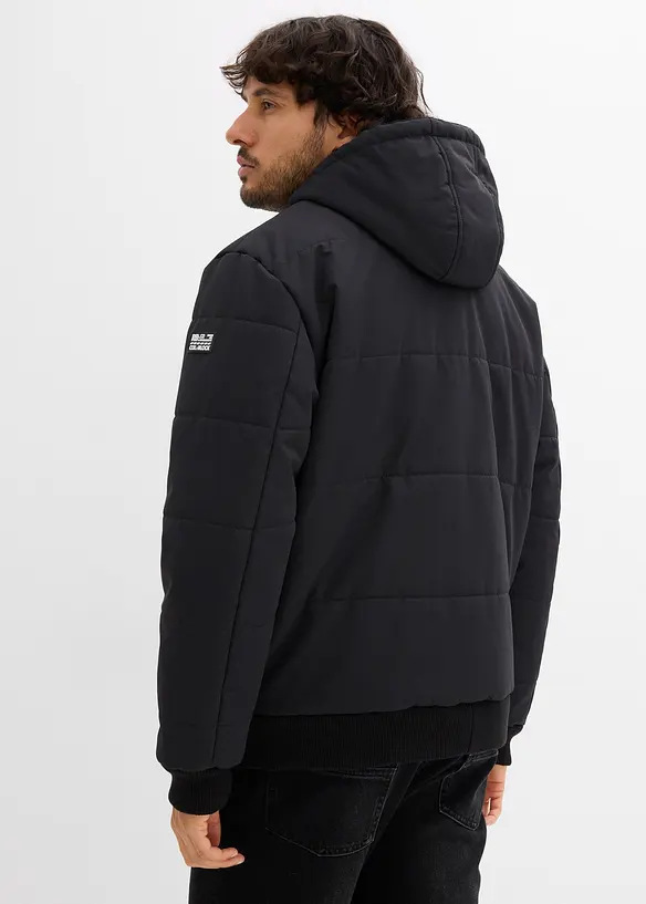 Winter-Steppjacke in Blousonform mit Kapuze in schwarz von hinten (im Anschnitt) - bonprix