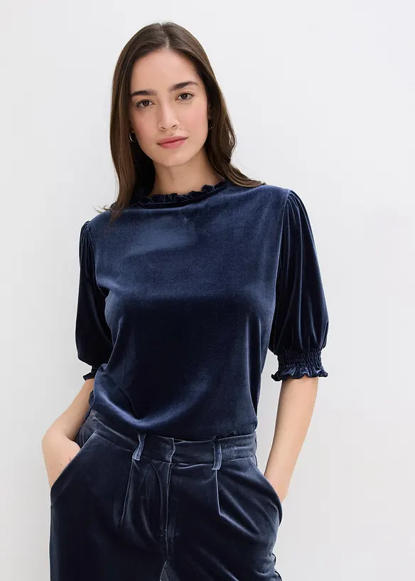 Shirt aus softem Samt in blau von vorne (im Anschnitt) - bonprix
