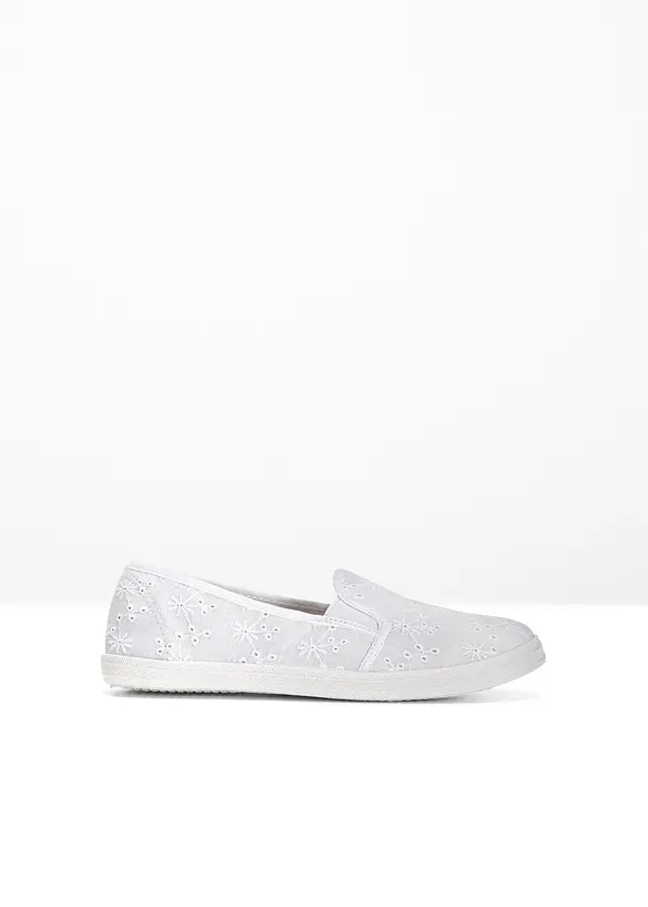 Slipper mit Lochstickerei in weiß von vorne - bonprix