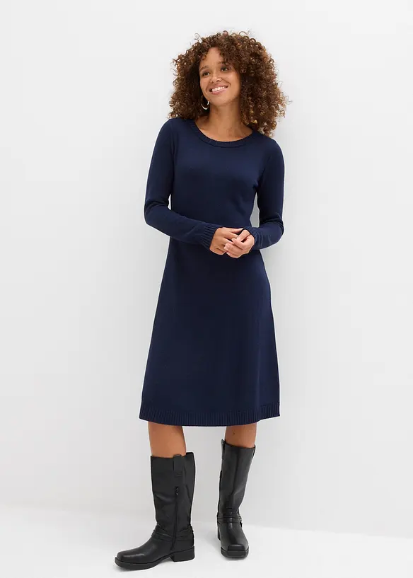 Strickkleid in ausgestellter Form in blau von vorne (Totalaufnahme) - bonprix
