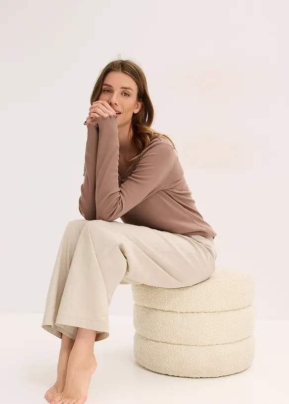 Pyjama mit gewebter Hose in braun im Look von vorne (Totalaufnahme) - bonprix