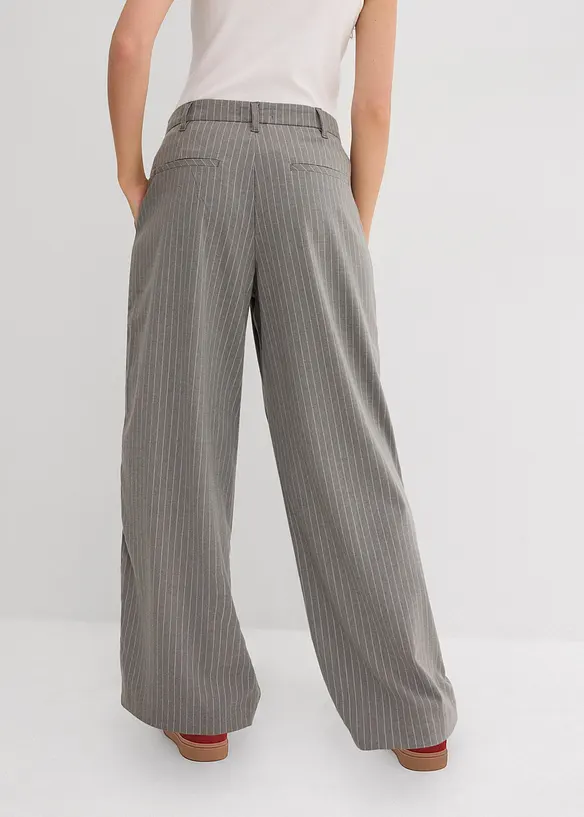 Bundfaltenhose mit Kontraststreifen aus Viskose-Mix in grau von hinten - bonprix Bundfaltenhose mit Kontraststreifen aus Viskose-Mix in grau von hinten - bonprix