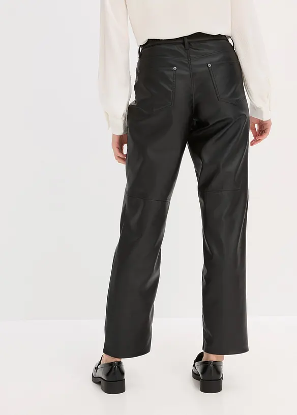 Lederimitat-Hose mit Bequembund in schwarz von hinten - bonprix