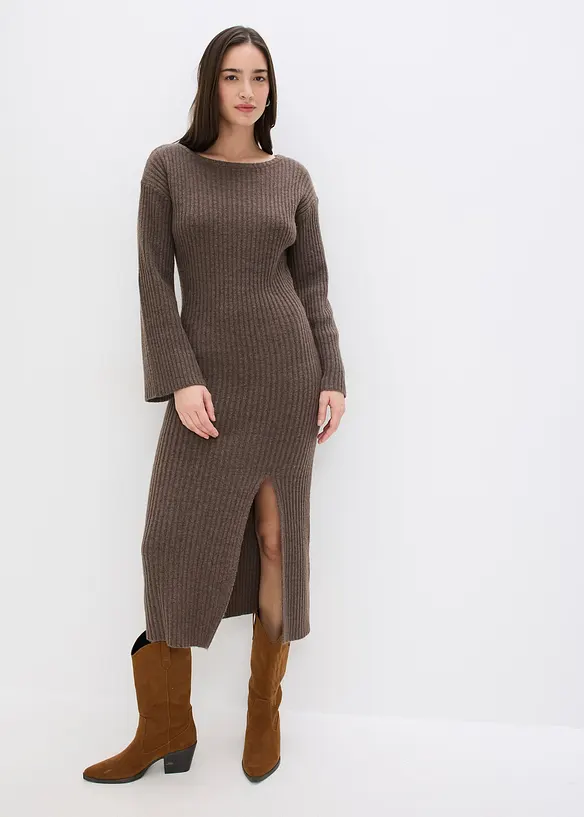 Strickkleid mit Schlitz in braun von vorne (Totalaufnahme) - bonprix