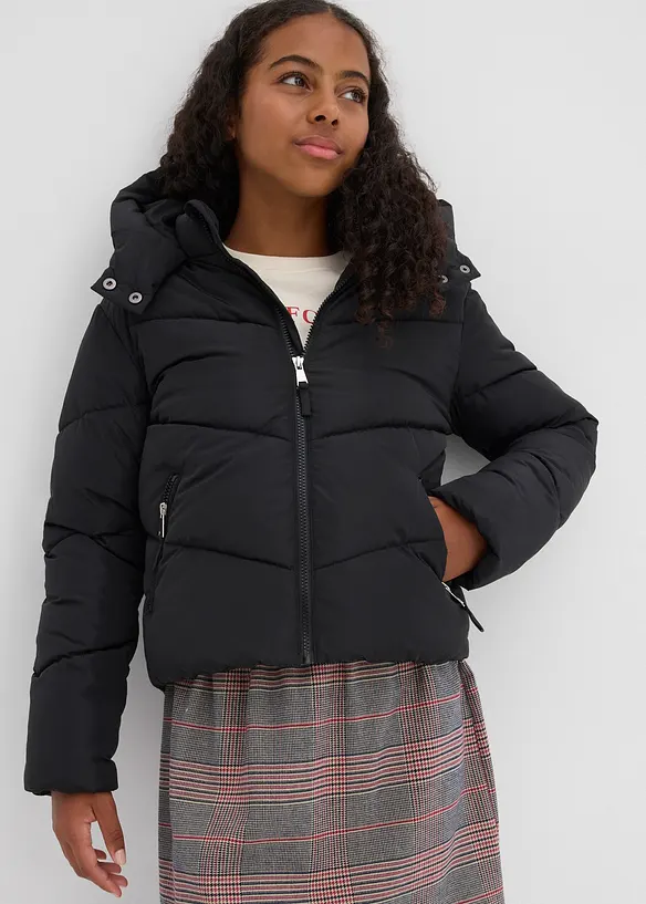 warm gefütterte Puffer-Jacke mit Kapuze in schwarz von vorne (im Anschnitt) - bonprix