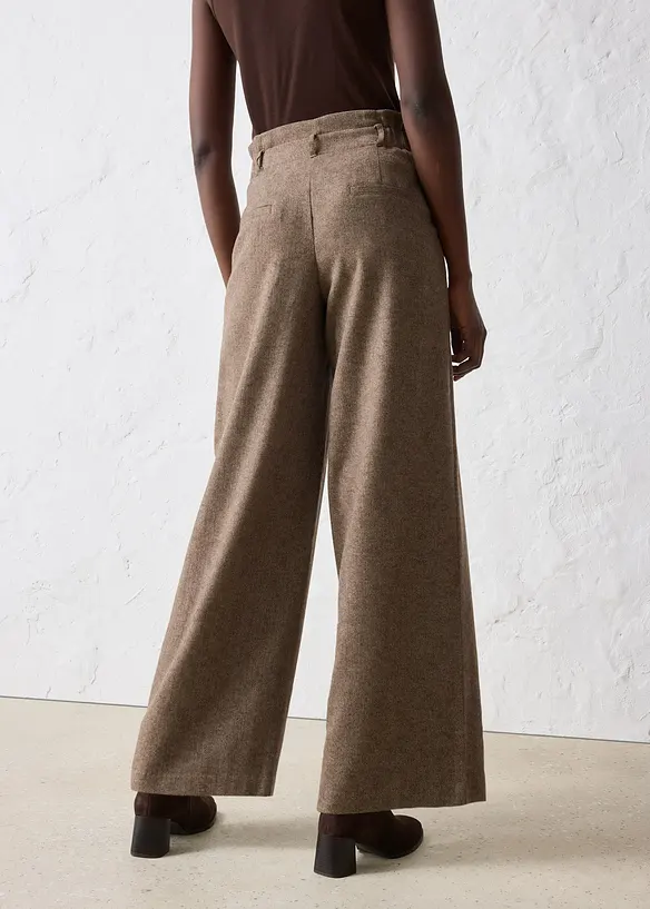Weite Bundfaltenhose mit weichem Wollanteil in braun von hinten - bonprix