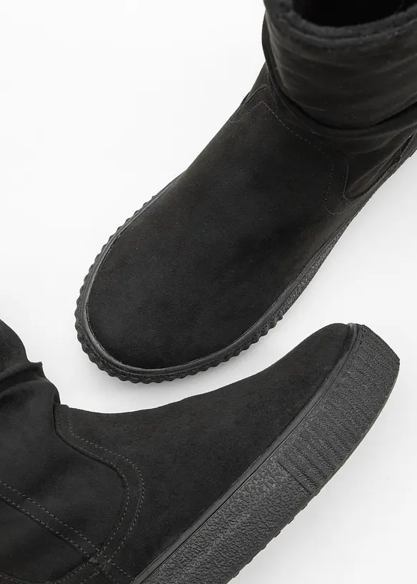 Gefütterte Stiefel in schwarz - bonprix