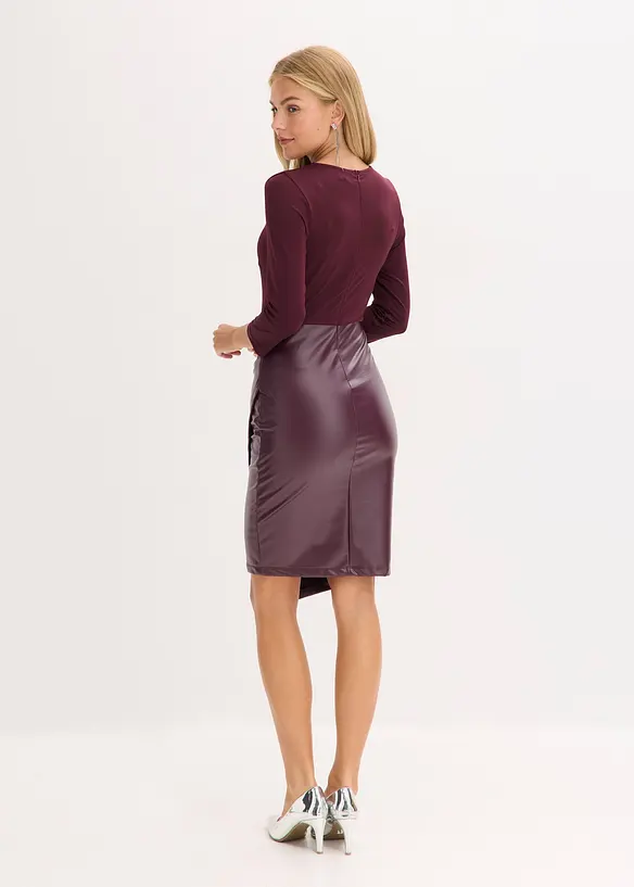 Lederimitat-Kleid mit Jersey-Oberteil in rot von hinten (Totalaufnahme) - bonprix