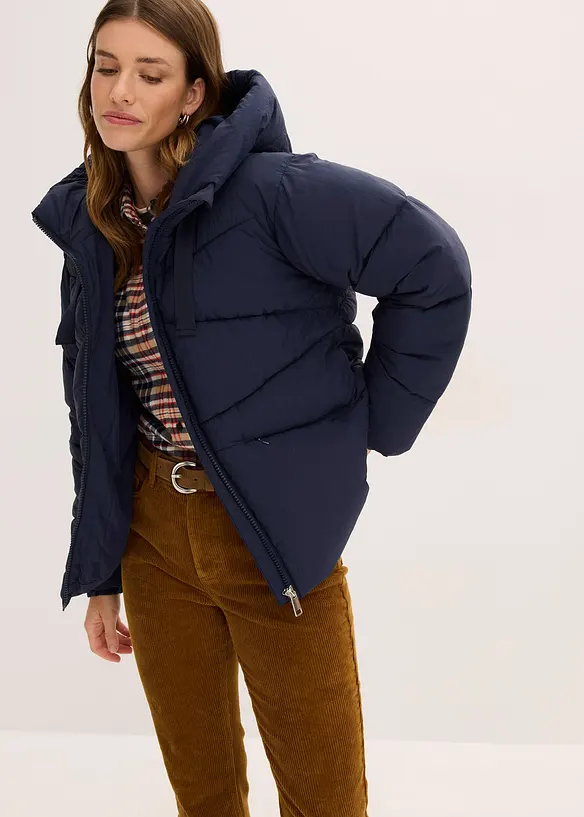 Wasserabweisende Steppjacke in blau von vorne (im Anschnitt) - bonprix