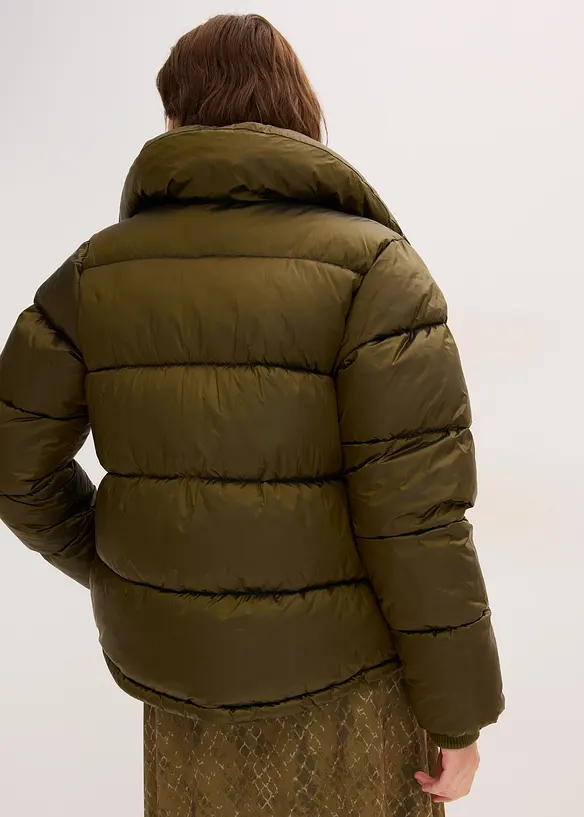 Oversize Steppjacke in grün von hinten (im Anschnitt) - bonprix Oversize Steppjacke in grün von hinten (im Anschnitt) - bonprix