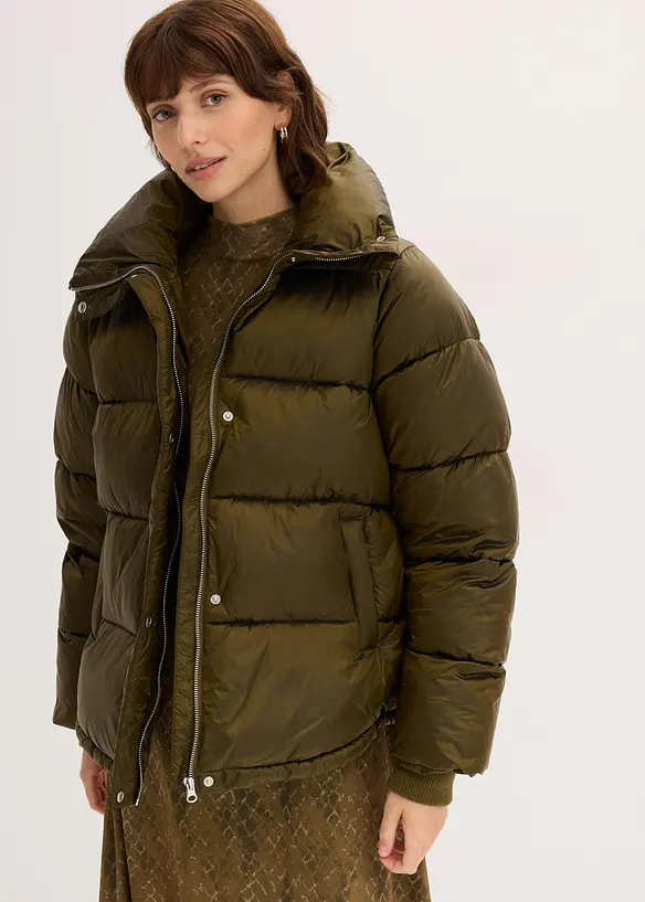 Oversize Steppjacke in grün von vorne (im Anschnitt) - bonprix Oversize Steppjacke in grün von vorne (im Anschnitt) - bonprix