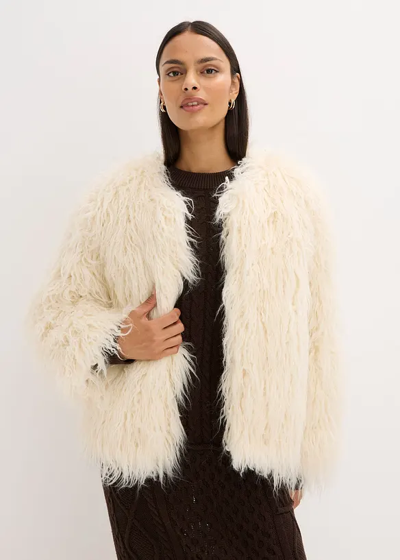 Oversize Fellimitat-Jacke in weiß von vorne (im Anschnitt) - bonprix