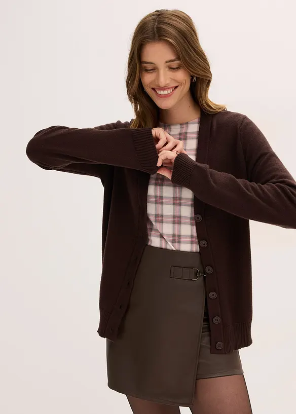 Longstrickjacke aus softem Viskose-Mix in braun von vorne (im Anschnitt) - bonprix