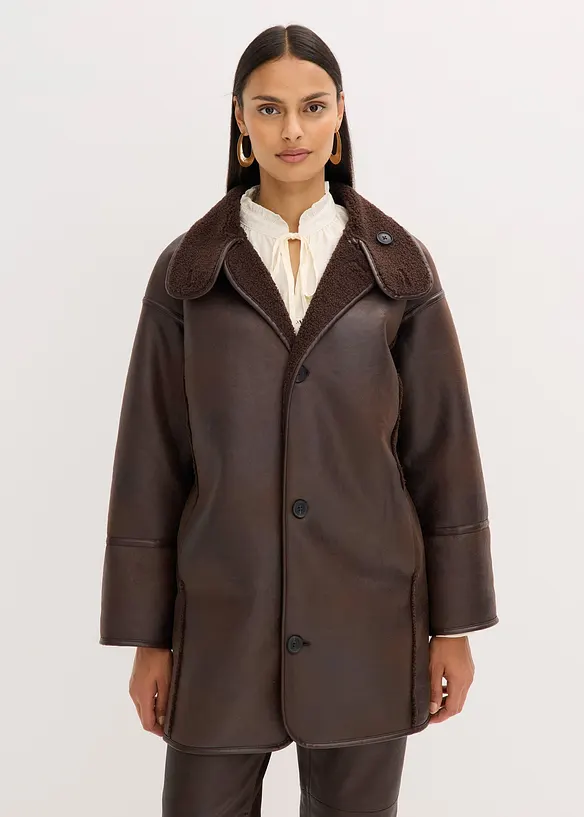 Oversized Lammfellimitat-Jacke in braun von vorne (im Anschnitt) - bonprix