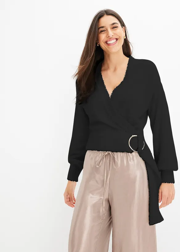 Wickelpullover mit Accessoire in schwarz von vorne (im Anschnitt) - bonprix