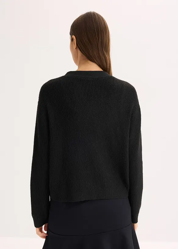 Kurze Strickjacke in schwarz von hinten (im Anschnitt) - bonprix