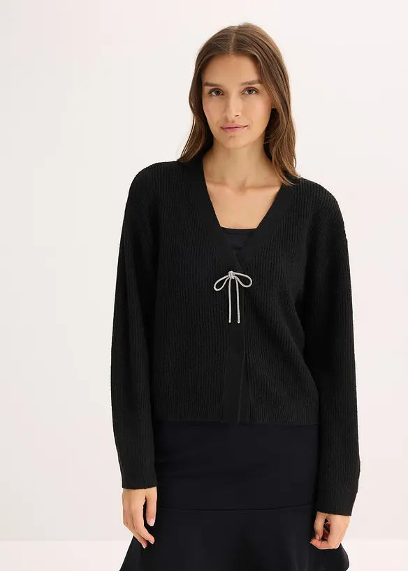 Kurze Strickjacke in schwarz von vorne (im Anschnitt) - bonprix