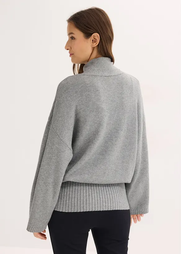 Oversize-Pullover aus softem Viskose-Mix in grau von hinten (im Anschnitt) - bonprix