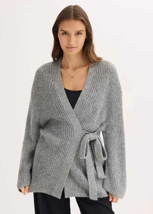 Oversize Wickelcardigan in grau von vorne (im Anschnitt) - bonprix