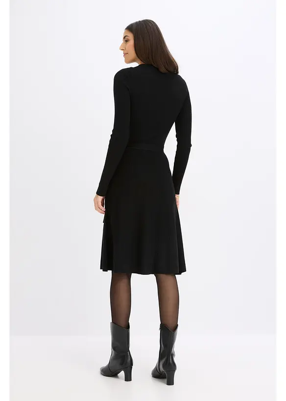 Strickkleid aus Viskose-Mix in schwarz von hinten (Totalaufnahme) - bonprix