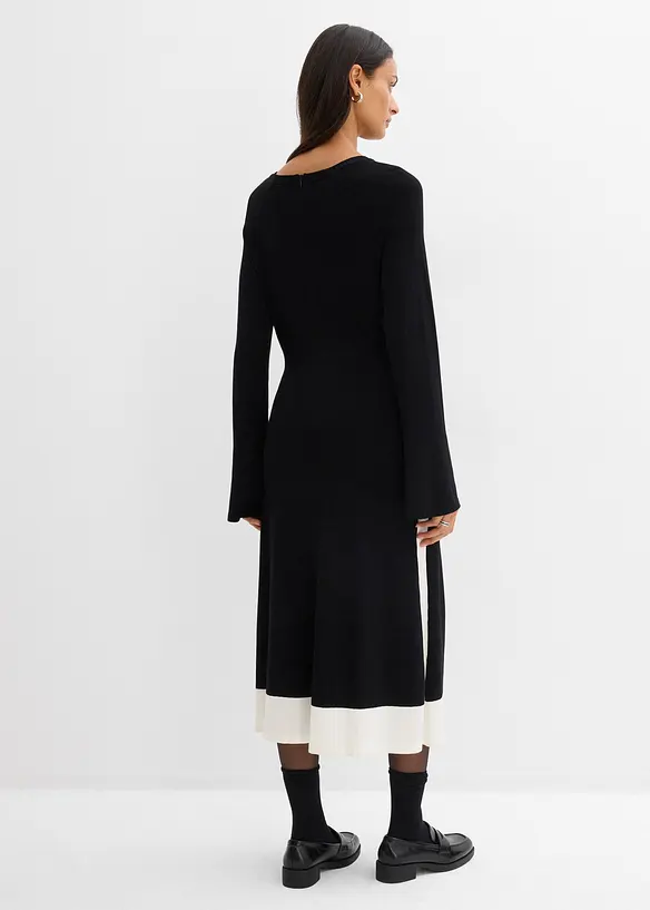 Strickkleid aus Viskose-Mix mit Kontrastdetails in schwarz von hinten (Totalaufnahme) - bonprix