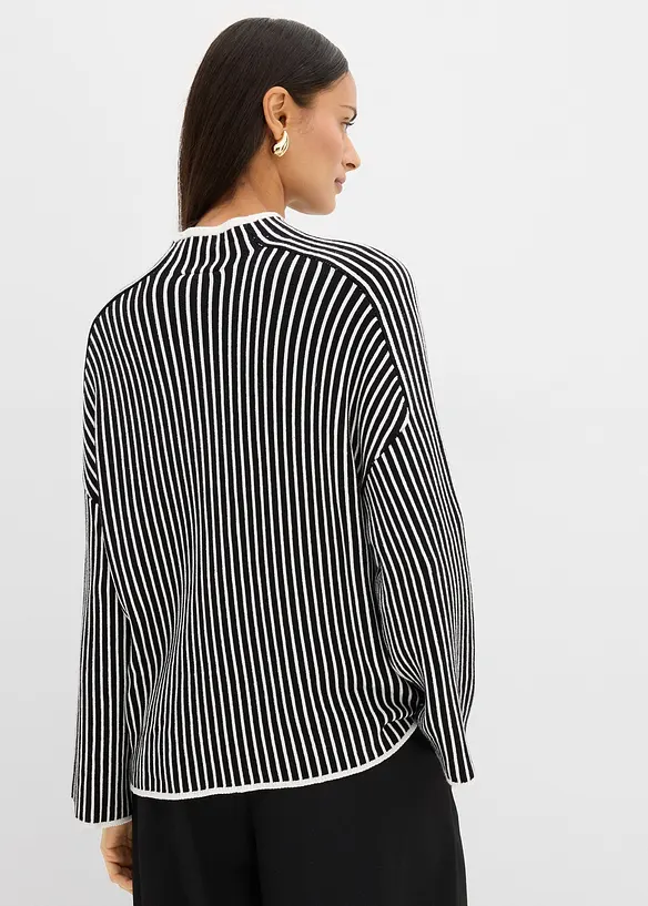 Oversized-Pullover mit Turtleneck aus Viskose-Mix in schwarz von hinten (im Anschnitt) - bonprix