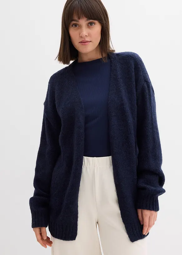 Oversize-Grobstrickjacke in blau von vorne (im Anschnitt) - bonprix