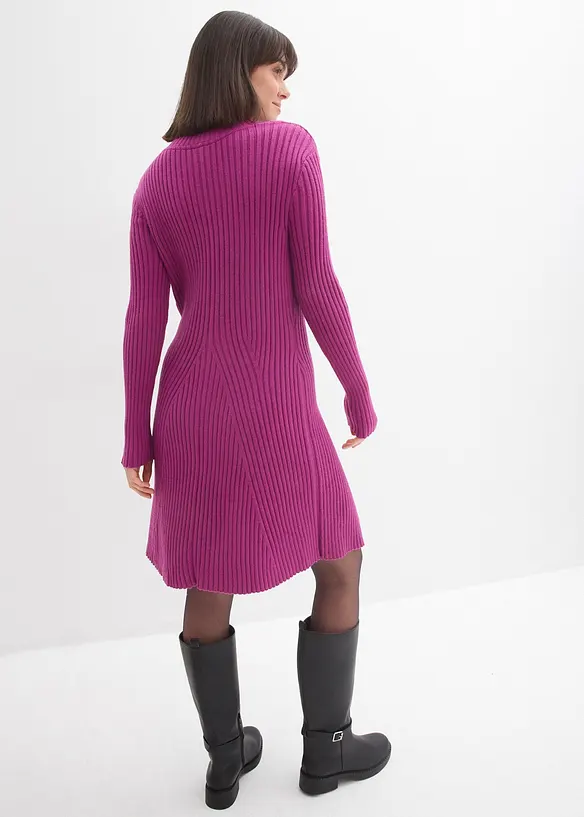 Mini-Strickkleid aus softem Viskose-Mix in lila von hinten (Totalaufnahme) - bonprix