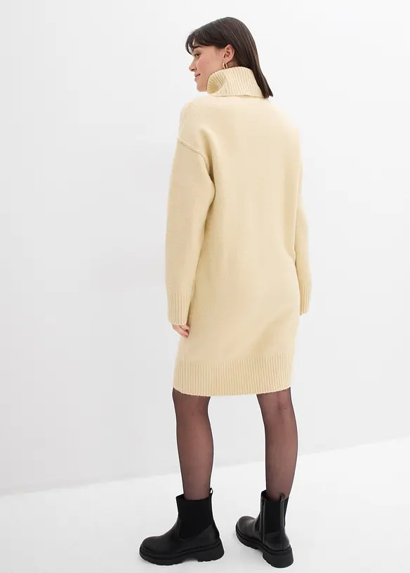 Strickkleid mit Ziernaht in beige von hinten (Totalaufnahme) - bonprix