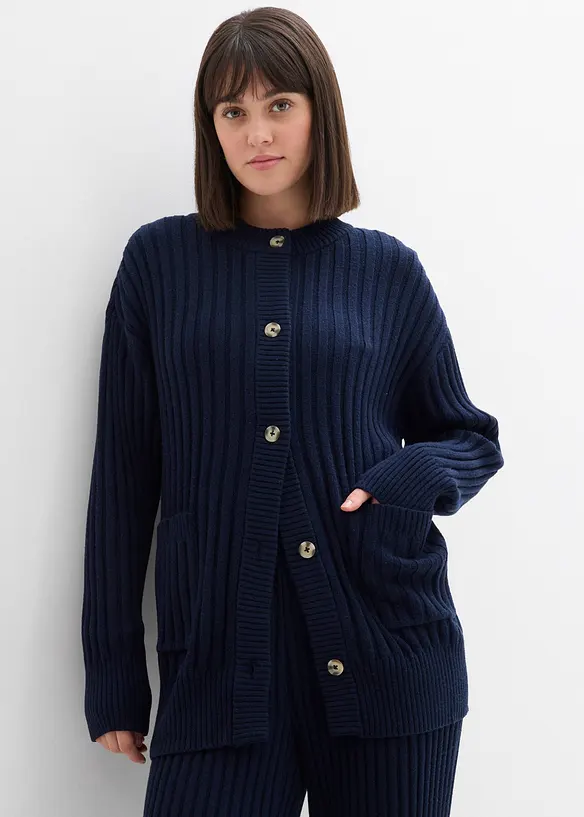 Strickjacke aus softem Viskose-Mix in blau von vorne (im Anschnitt) - bonprix Strickjacke aus softem Viskose-Mix in blau von vorne (im Anschnitt) - bonprix