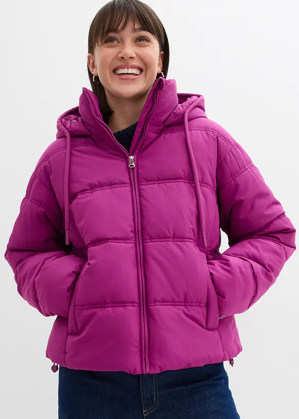 Kurze Steppjacke in lila von vorne (im Anschnitt) - bonprix