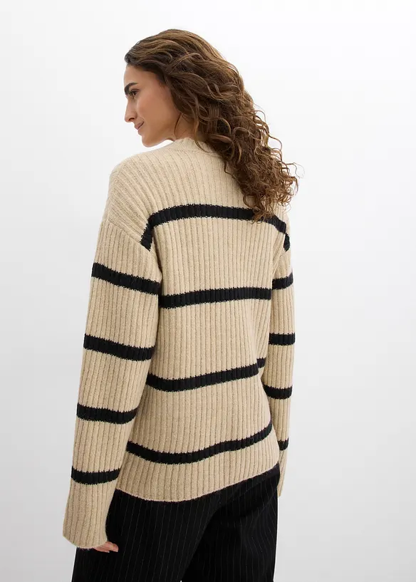 Oversize-Pullover mit Wollanteil in beige von hinten (im Anschnitt) - bonprix