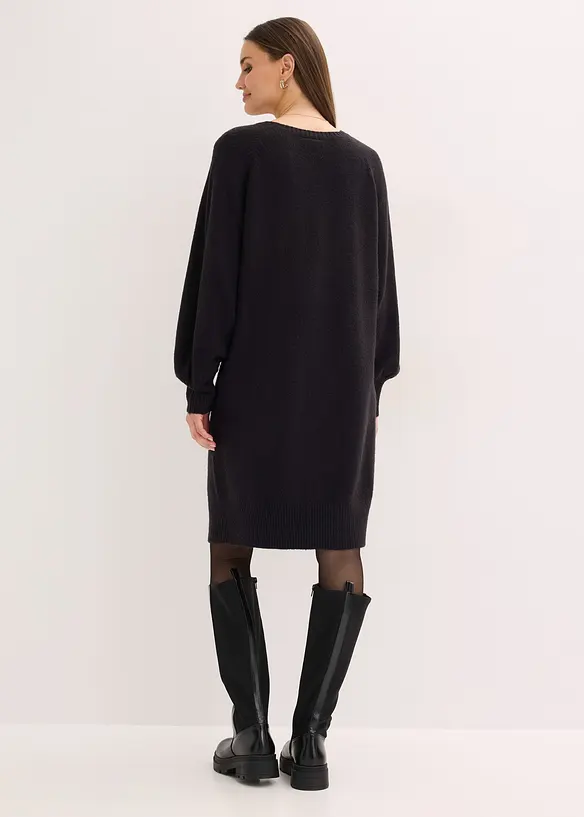 Kurzes Strickkleid in schwarz von hinten (Totalaufnahme) - bonprix