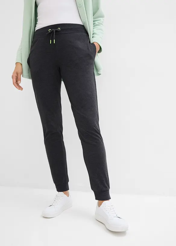 Jogginghose mit elastischen Bund in schwarz von vorne - bonprix