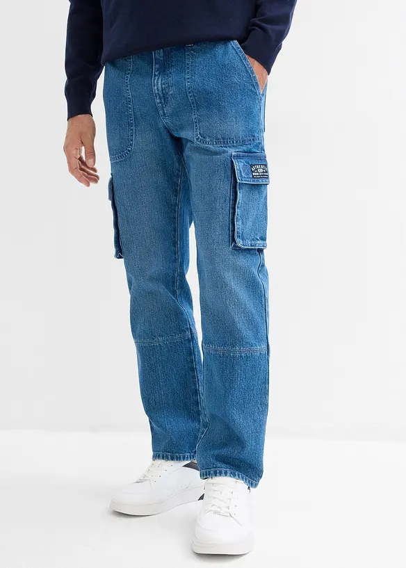 Relaxed-Fit Cargo-Jeans, Straight in blau von vorne - bonprix