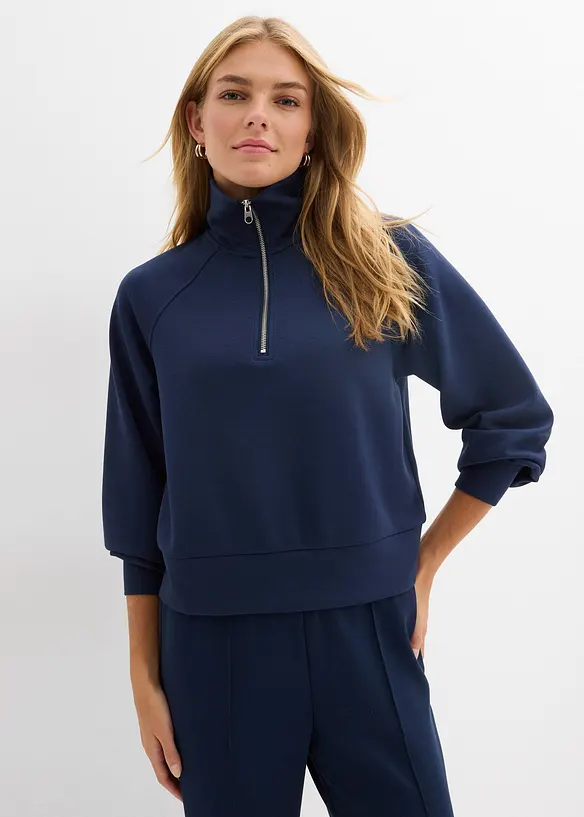 Sweatshirt aus weichem Scuba in blau von vorne (im Anschnitt) - bonprix