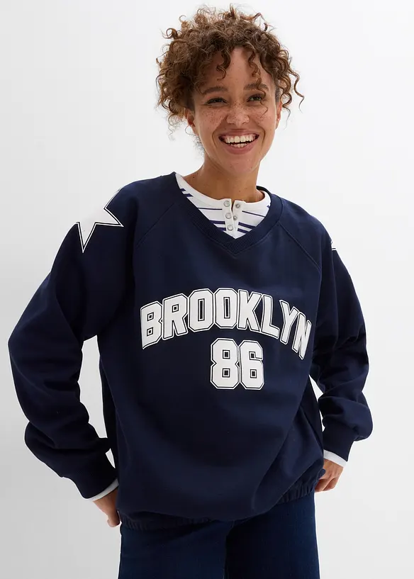 Oversize-Sweatshirt aus weichem Baumwoll-Mix in blau von vorne (im Anschnitt) - bonprix