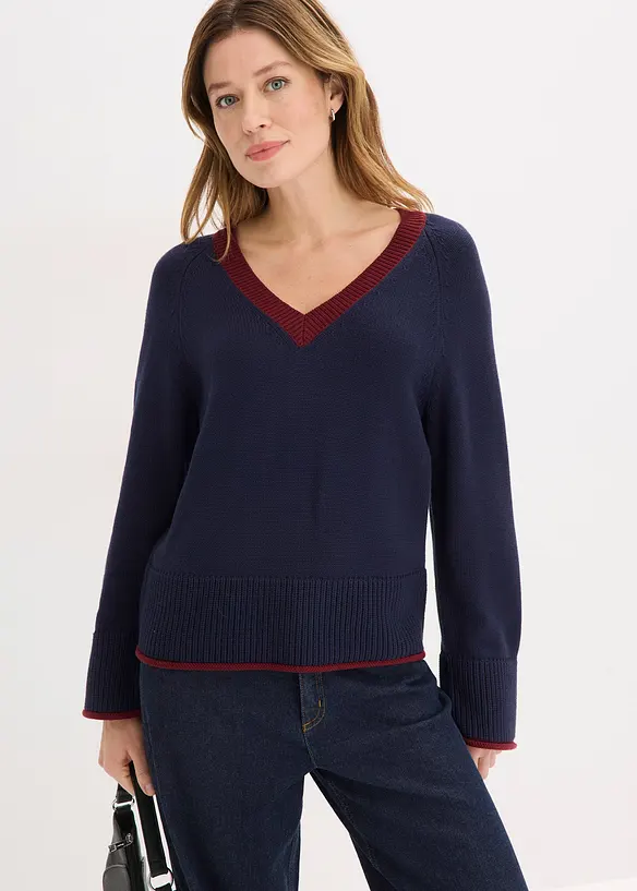 Pullover mit  kontrastfarbigen Streifen in blau von vorne (im Anschnitt) - bonprix