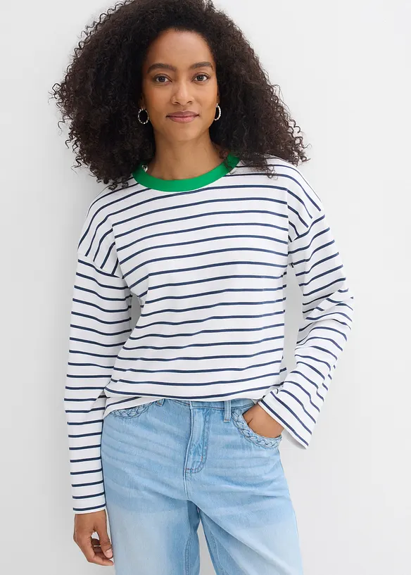 Oversize-Langarmshirt aus reiner Bio-Baumwolle in weiß von vorne (im Anschnitt) - bonprix